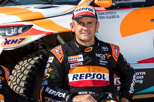 Dakar 2024:Isidre Esteve surprises through the streets of Barcelona with his Dakar Rally car.